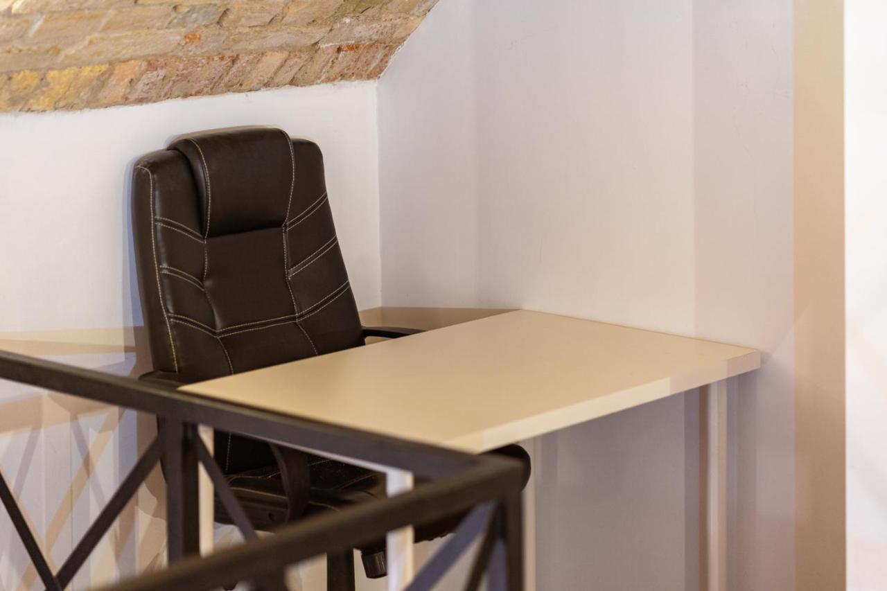 Modern Stylish Apartment @ Superb Central Location Budapest Esterno foto