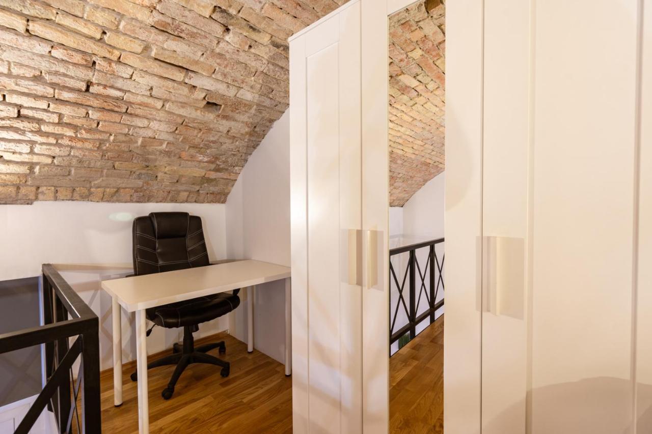 Modern Stylish Apartment @ Superb Central Location Budapest Esterno foto